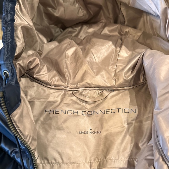Beautiful classic navy winter puffer coat. French Connection Brand, Large. - Picture 5 of 5